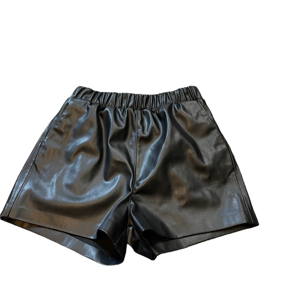 BlankNYC Black Faux Leather Shorts Two pockets high waist 29 NWOT - Picture 2 of 5